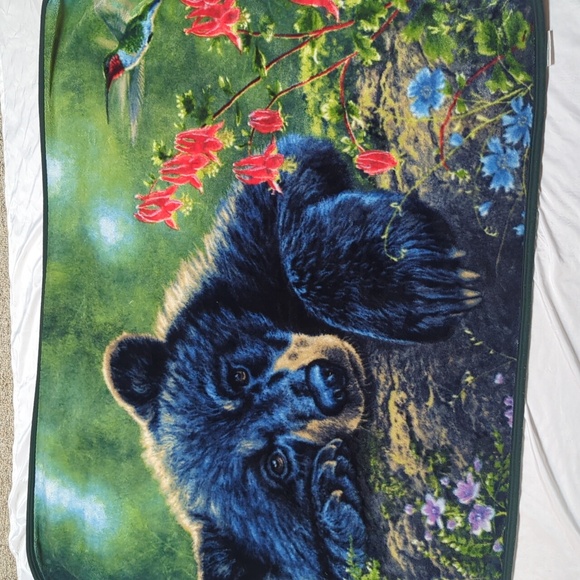 Northwest Bear Cub And Hummingbird Nature Plush Acrylic Throw Blanket 45" X 57" - Picture 1 of 8
